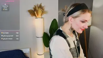 brunaalcorn posing on webcam - (12/15/2025)