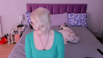 sabrinamacmarren (06-08-2025)