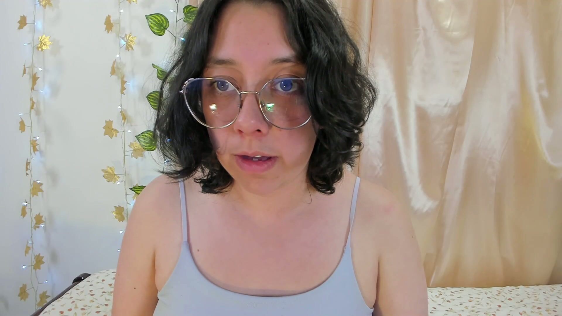 milie_yue206028 xxx porn cam 15-Dec-2025