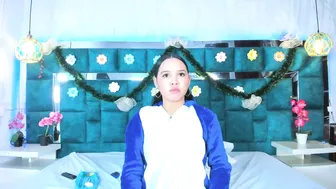 valtira_nova smalltits naked on cam