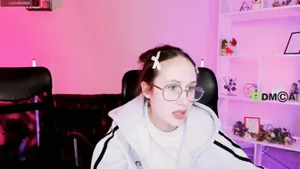 mona_cloud amateur cam 12-16-2025