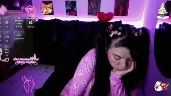 rini_bunny posing on cam 16 December 2025