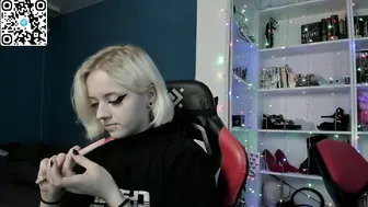 Holy_mistresss mistress posing on webcam
