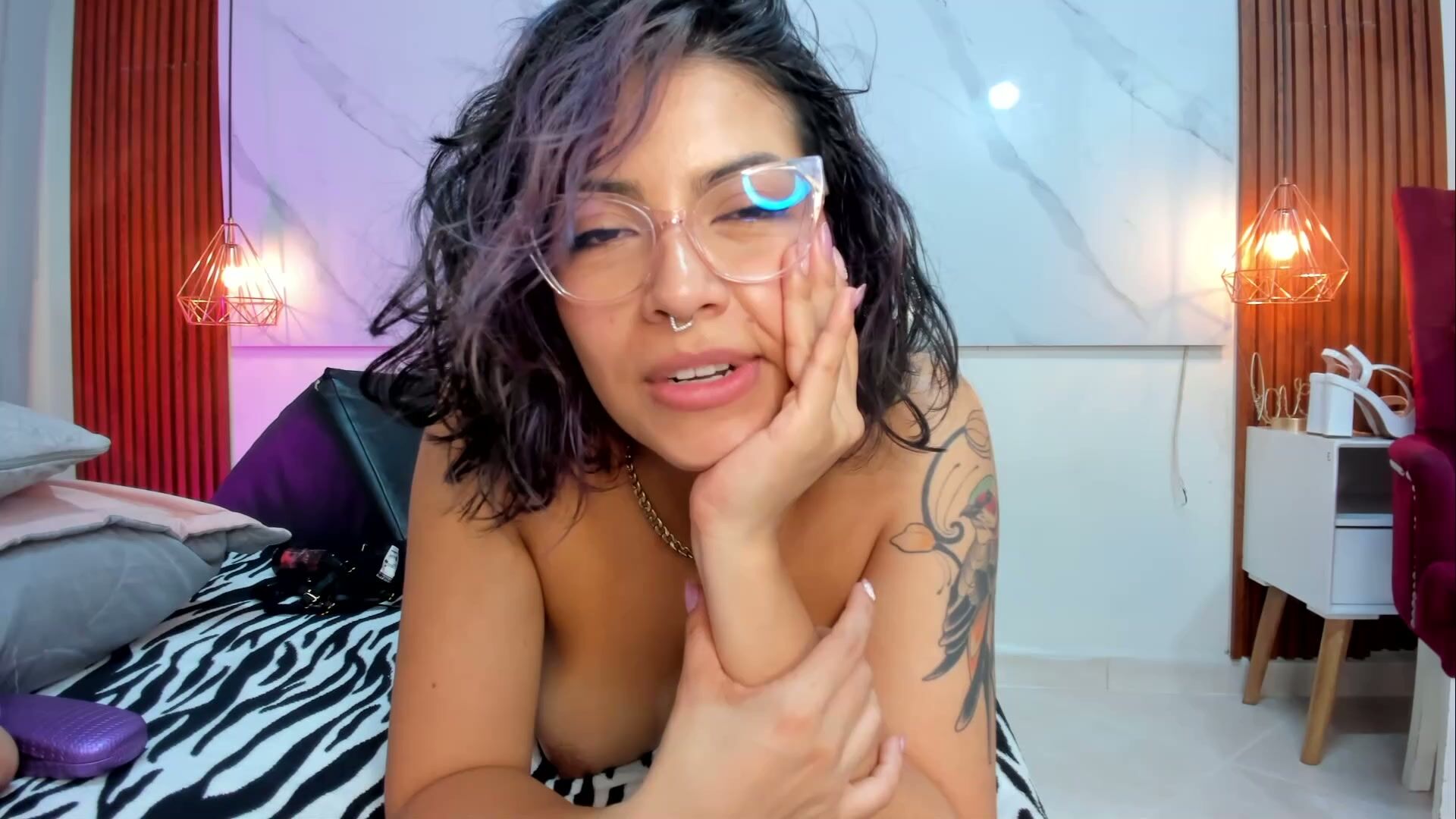 Sara_zc chat porn video - 12-16-2025