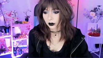 crystallbloom webcam show (12/17/2025)