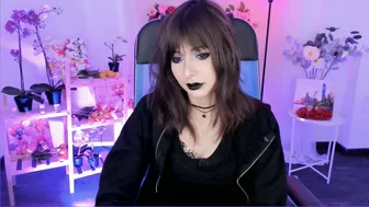 crystallbloom webcam show (12/17/2025)