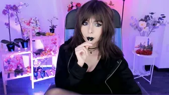 crystallbloom webcam show (12/17/2025)