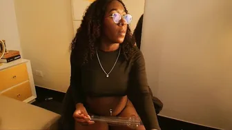 Qeen_black2 xxx video 17-Dec-2025