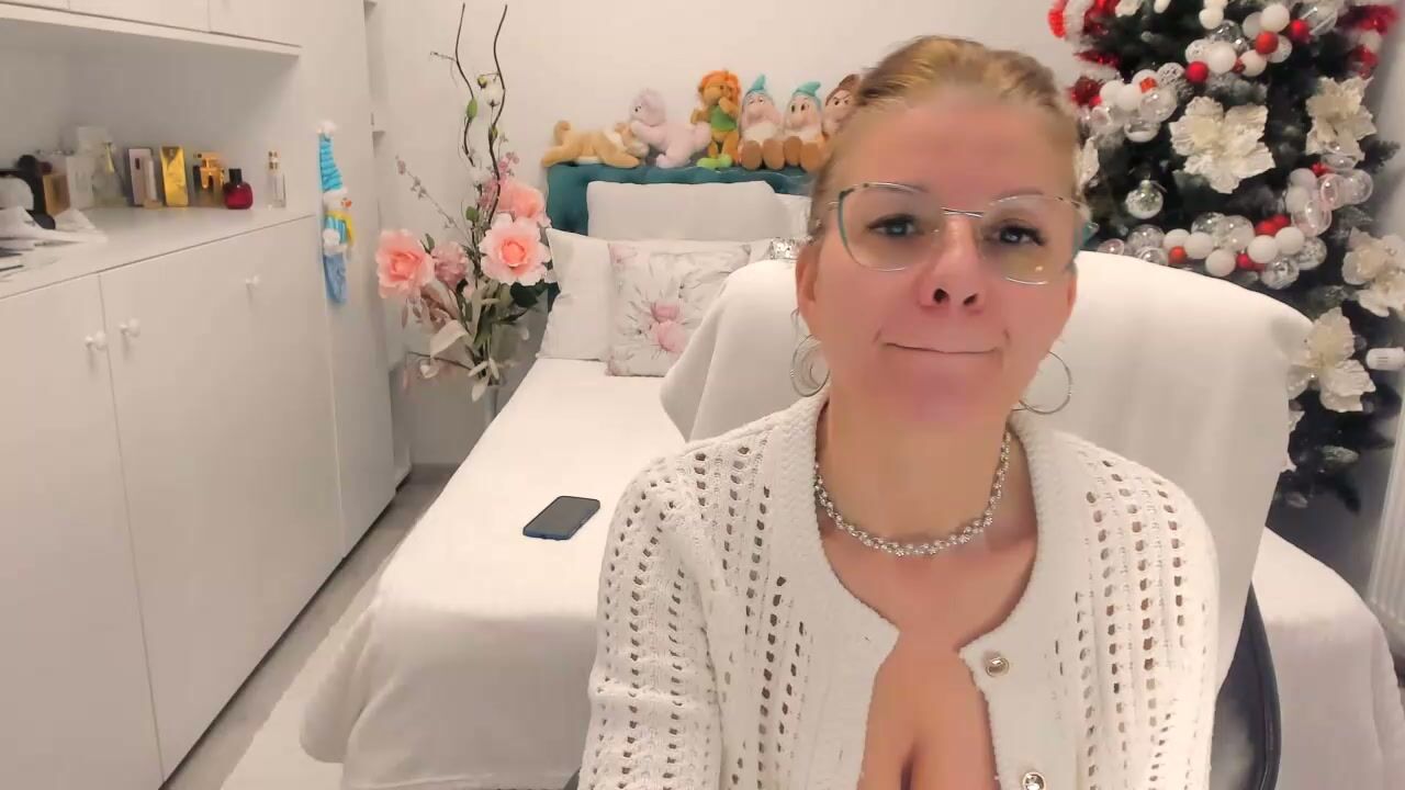 Prettyblackeyes naked live cam show