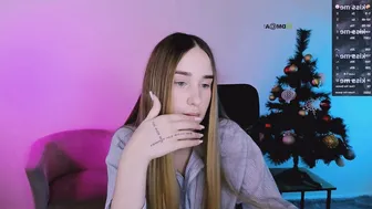 Kimi_glow 17 December 2025 on webcam