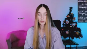 Kimi_glow 17 December 2025 on webcam