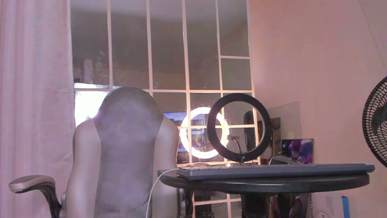 licyevans naked 17 December 2025