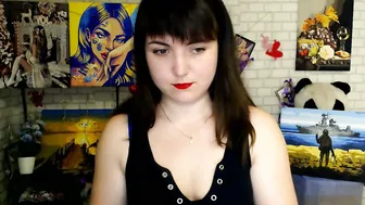 darina_m_ on webcam (12/17/2025)