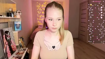 sweetielis teen posing on cam