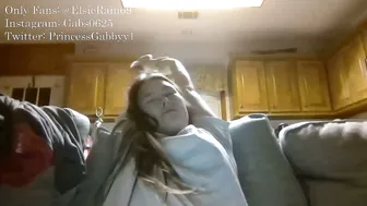 Elsierain469 posing on webcam 12/18/2025