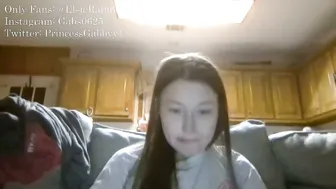 Elsierain469 posing on webcam 12/18/2025