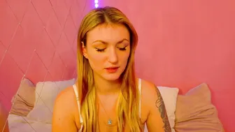 Anaayss 12-18-2025 blonde