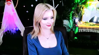 leonastone nonude webcam