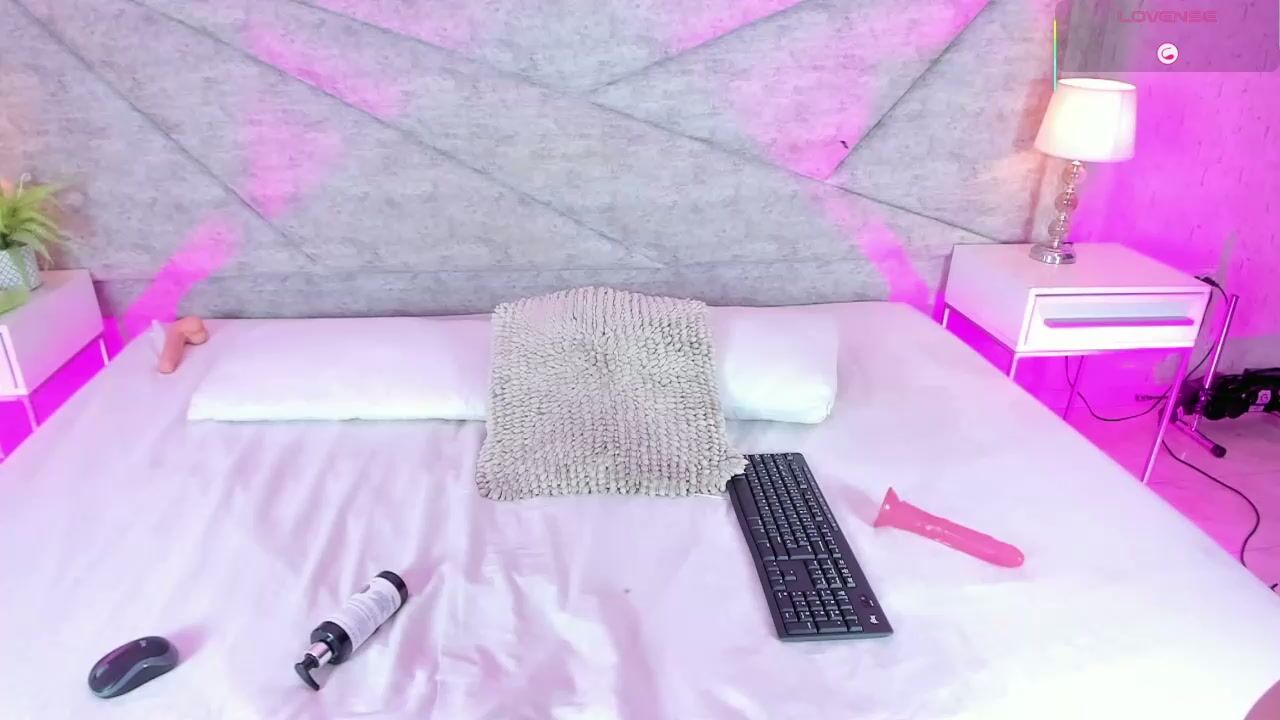 Rouse_sweet_ porn cam chat (12-19-2025)