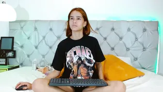 melodymansson skinny on live cam
