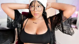 isabella_zc posing on cam (12/19/2025)