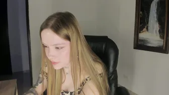dollmoon_ posing on cam cam sex chat