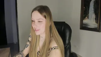 dollmoon_ posing on cam cam sex chat