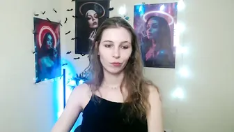 stranger_giirl posing on webcam (12-19-2025)