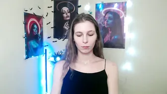 stranger_giirl posing on webcam (12-19-2025)