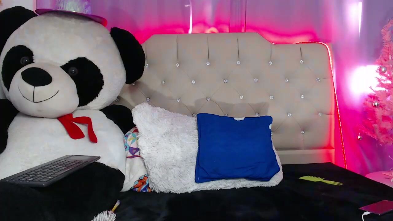 Amelie01bronw sex cam chat 12-19-2025
