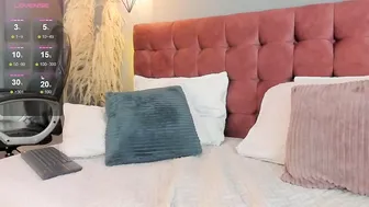 victoria_decapri posing on cam (12-20-2025)