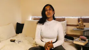 Goldpirl goodvibes posing on webcam