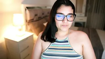 Camila_buitrago posing on cam (12/20/2025)