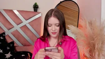 violetcollins_ teen - 21 December 2025