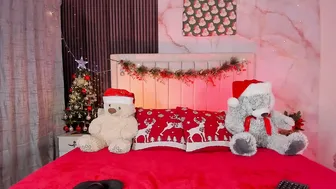 pinky_peach_ posing on cam 12-21-2025