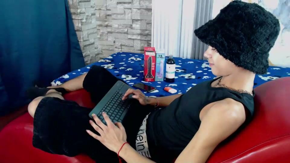 Maverickhotson303av nude video chat 21-Dec-2025