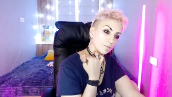Sweet_n_strong 21-Dec-2025 blonde