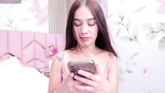 Sarasweet18_ skinny 21-Dec-25