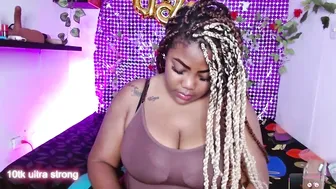 Niawk_ interactivetoy on webcam