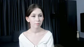 shanellwreath skinny posing on webcam