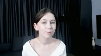 shanellwreath skinny posing on webcam