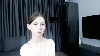 shanellwreath skinny posing on webcam