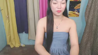 Blythe_show pregnant posing on cam