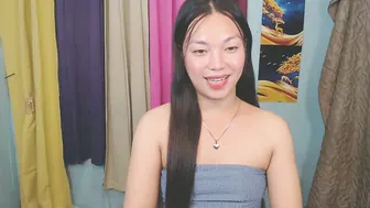 Blythe_show pregnant posing on cam