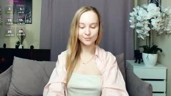nicolavanderbie shy on live cam