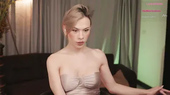 thea_ome on webcam 11-Jun-25