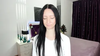 Nikalewis brunette (12-22-2025)
