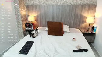 liz_ariza (12-23-2025) latina