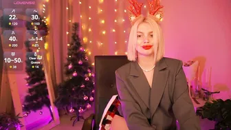 Ameliawells posing on webcam 23 December 2025
