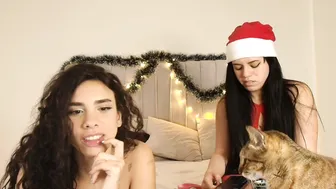 Pretty_dirty_sis posing on cam 12-23-2025